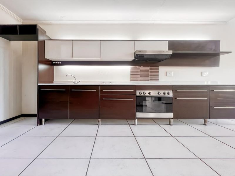 Modern 2-Bedroom Apartment with Exceptional Amenities in Douglasdale - Photo 2