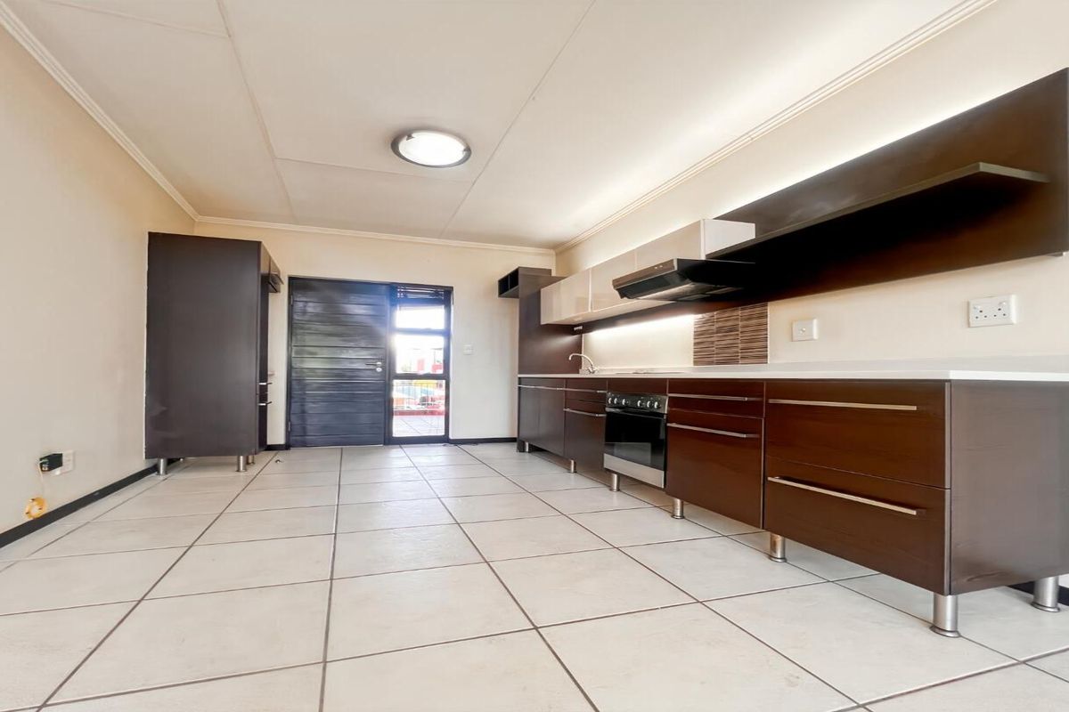 Modern 2-Bedroom Apartment with Exceptional Amenities in Douglasdale - Photo 3