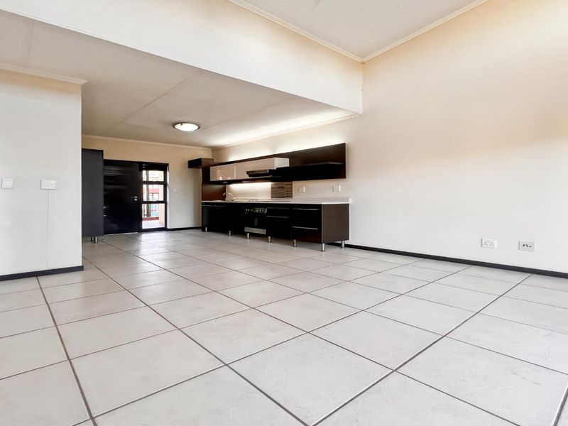 Modern 2-Bedroom Apartment with Exceptional Amenities in Douglasdale - Photo 4