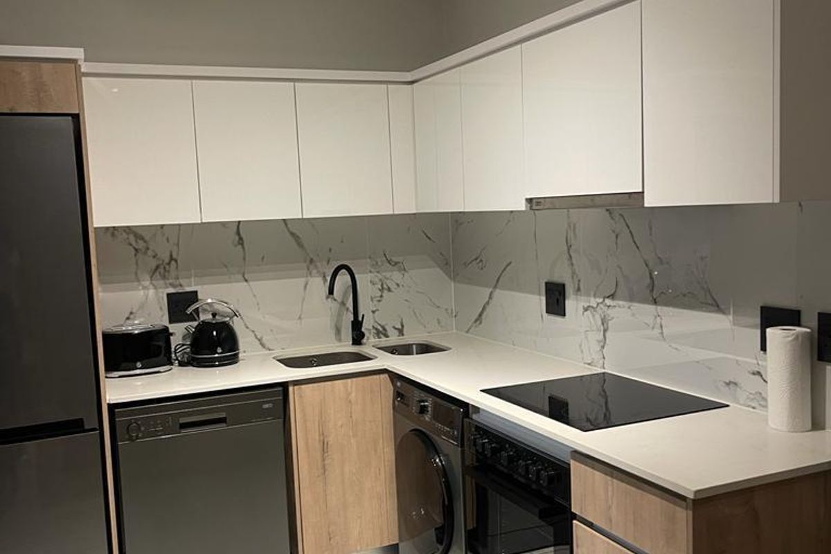 Modern 1-Bedroom Apartment at The Blue Gate, Silver Lake - Photo 4