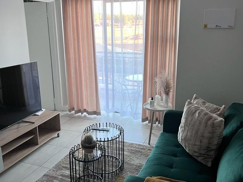 Modern 1-Bedroom Apartment at The Blue Gate, Silver Lake - Photo 3