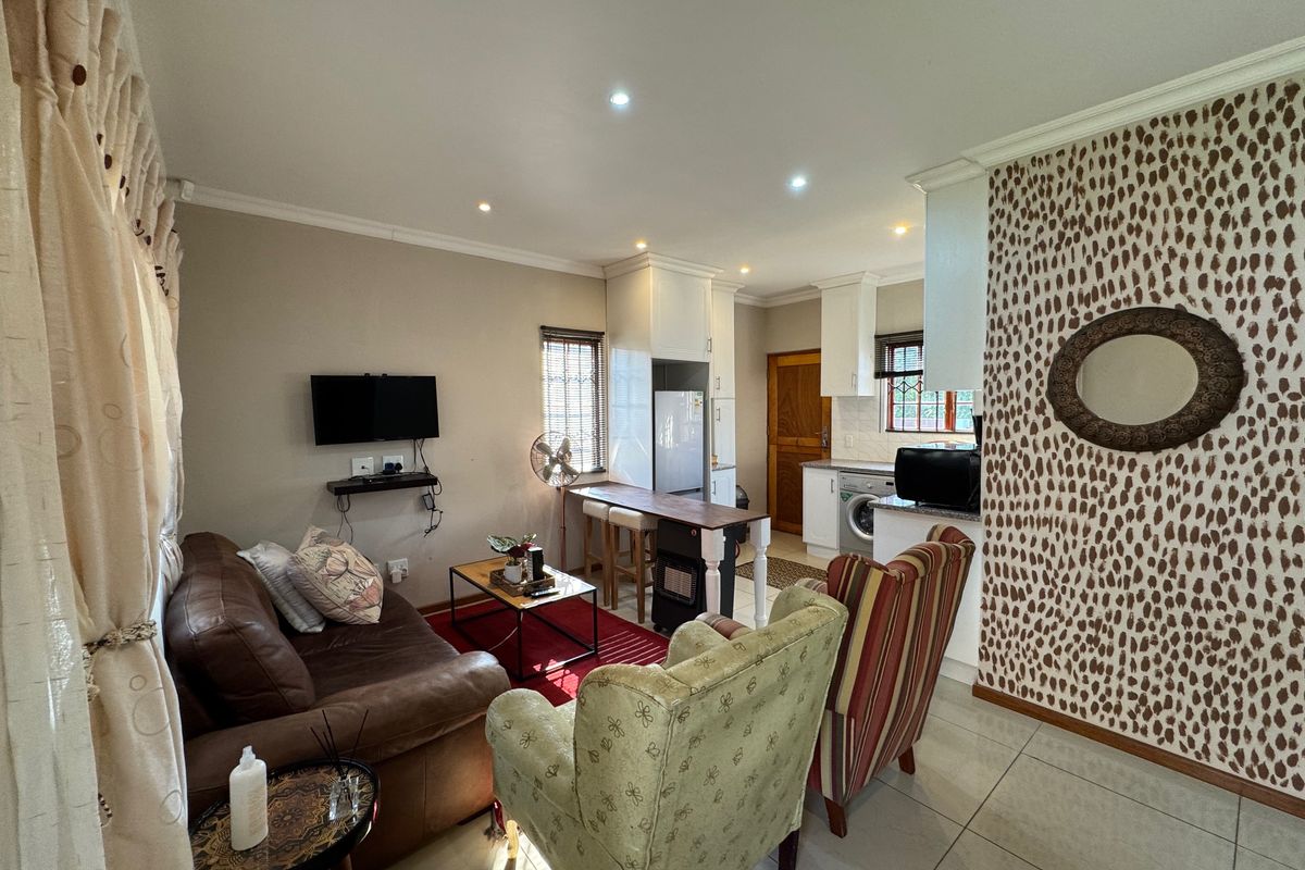 Fully Furnished One-Bedroom Garden Cottage in Hilton - Photo 4
