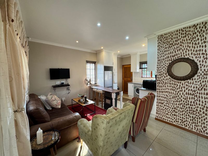 Fully Furnished One-Bedroom Garden Cottage in Hilton - Photo 4