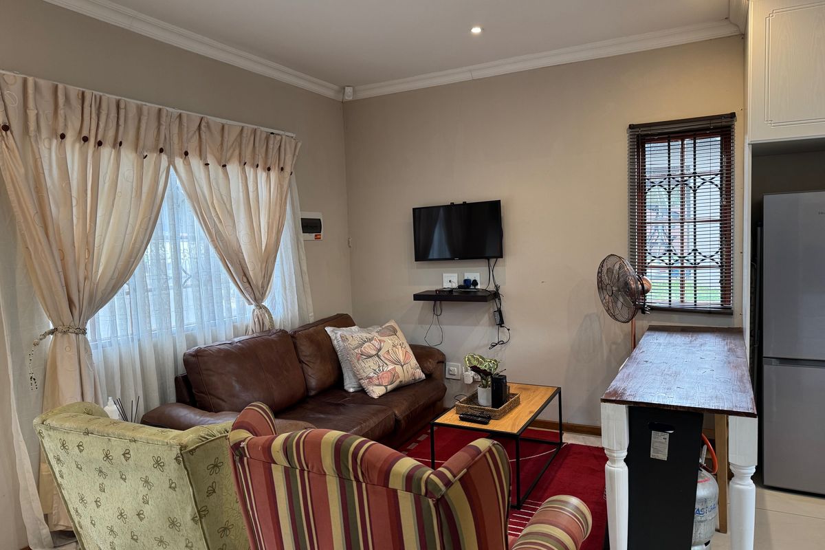 Fully Furnished One-Bedroom Garden Cottage in Hilton - Photo 5