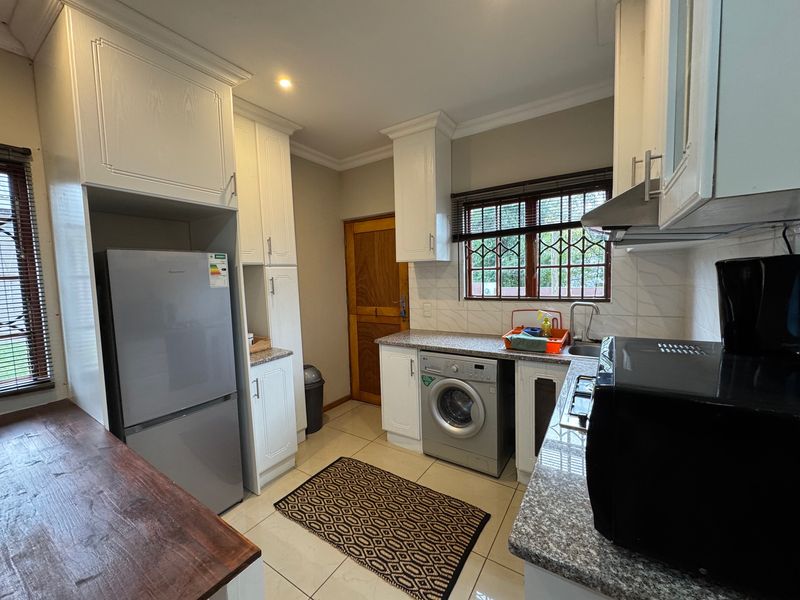 Fully Furnished One-Bedroom Garden Cottage in Hilton - Photo 9