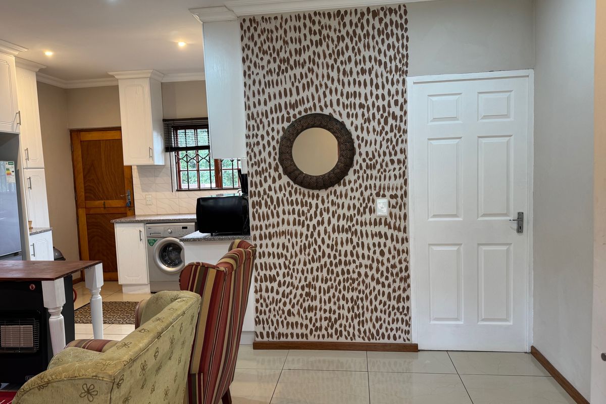 Fully Furnished One-Bedroom Garden Cottage in Hilton - Photo 3