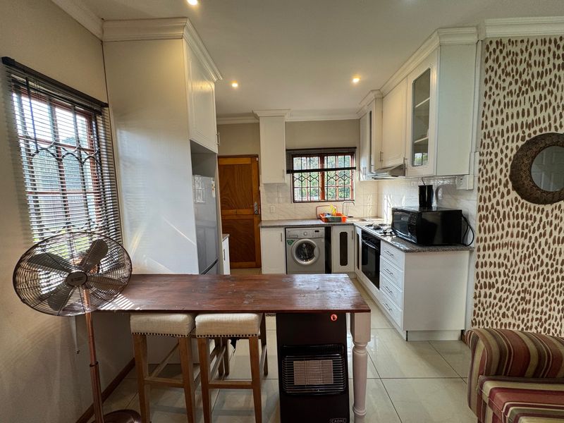Fully Furnished One-Bedroom Garden Cottage in Hilton - Photo 6