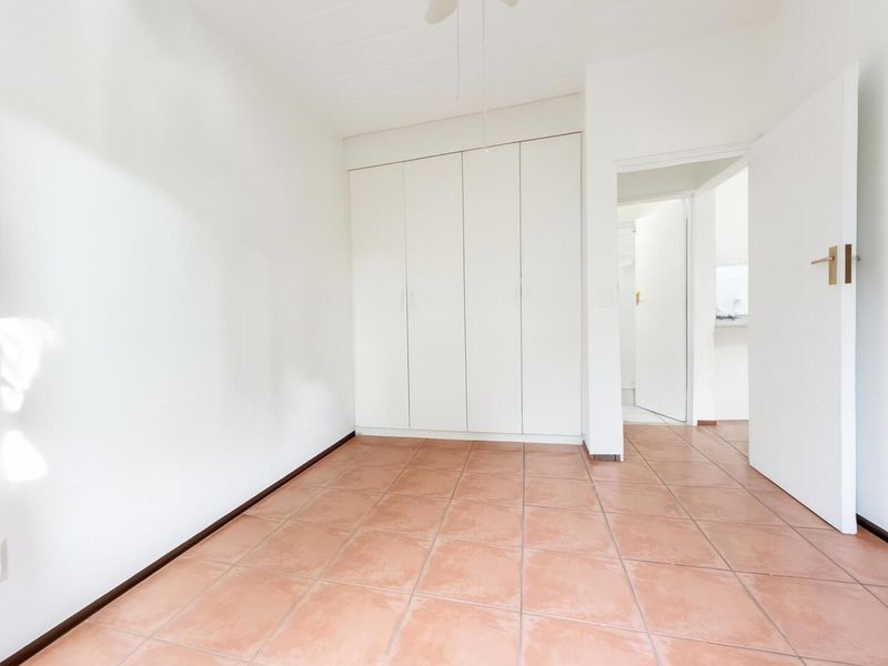 2-Bedroom Apartment in Prime Location – Montecasino Access - Photo 7