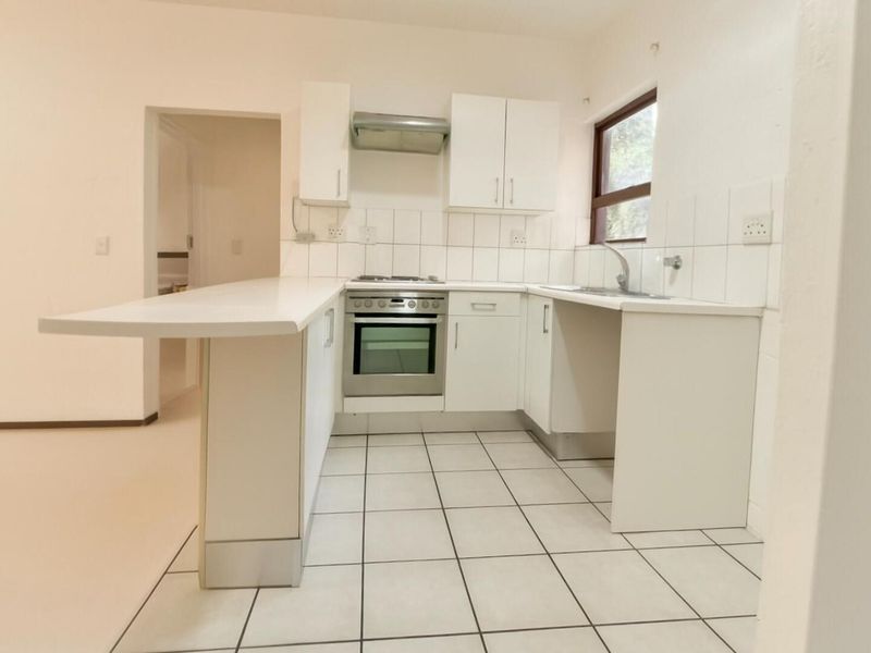 2-Bedroom Apartment in Prime Location – Montecasino Access - Photo 3