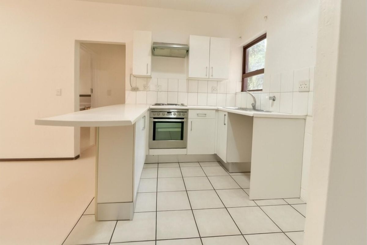 2-Bedroom Apartment in Prime Location – Montecasino Access - Photo 3