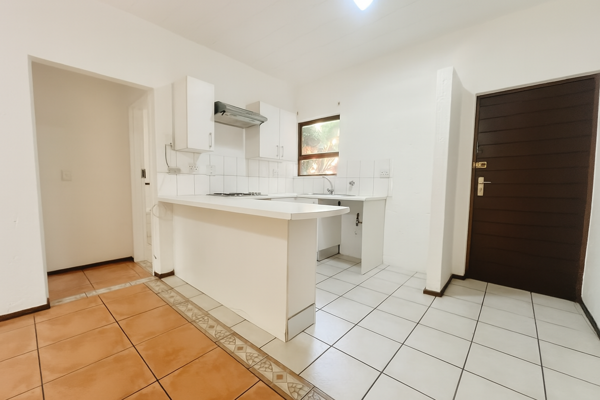 2-Bedroom Apartment in Prime Location – Montecasino Access - Photo 4