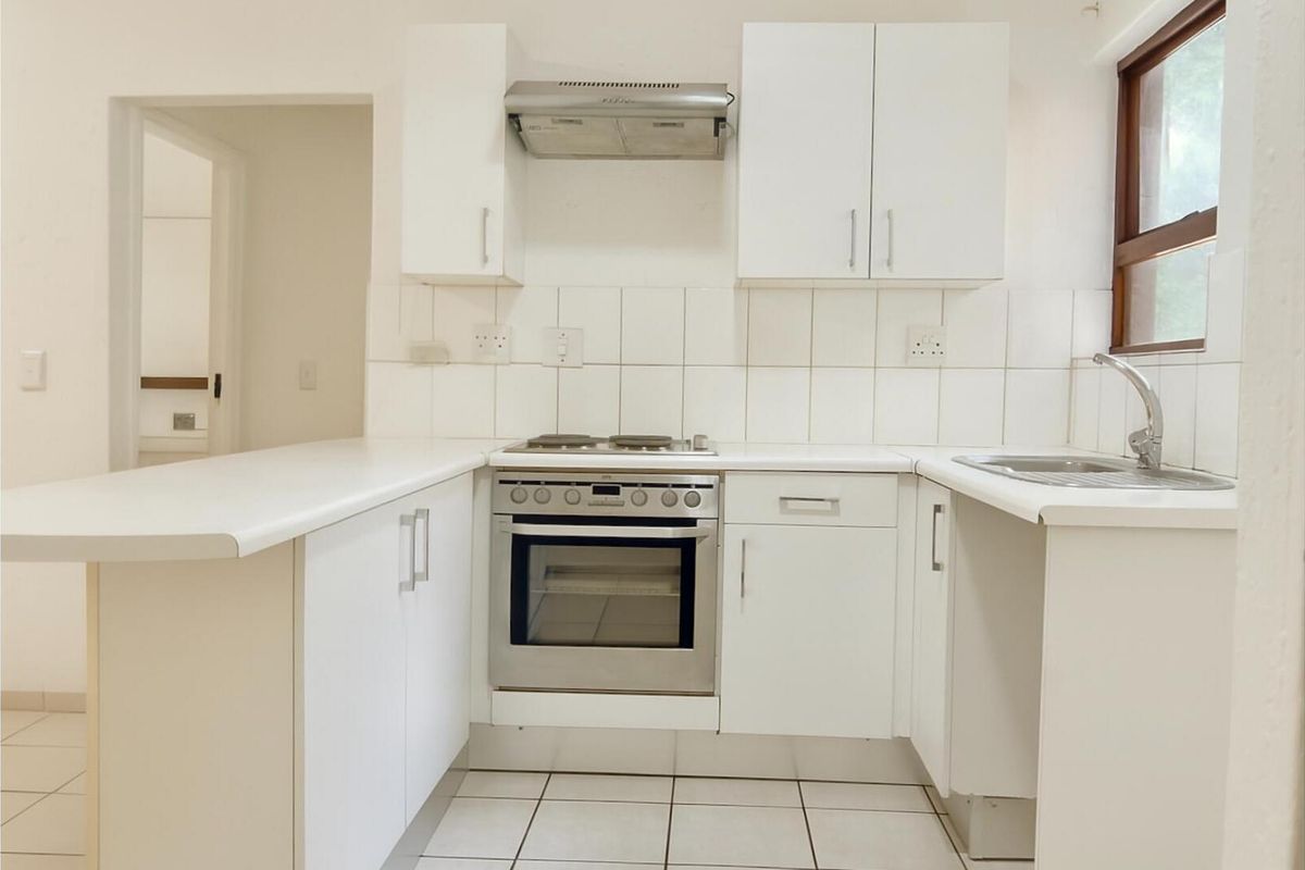 2-Bedroom Apartment in Prime Location – Montecasino Access - Photo 2