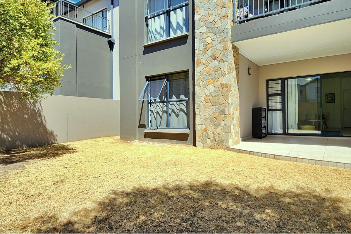 Lovely Ground Floor 3-Bedroom Apartment with Private Garden – Perfect Lock-Up-and-Go Living - Photo 5