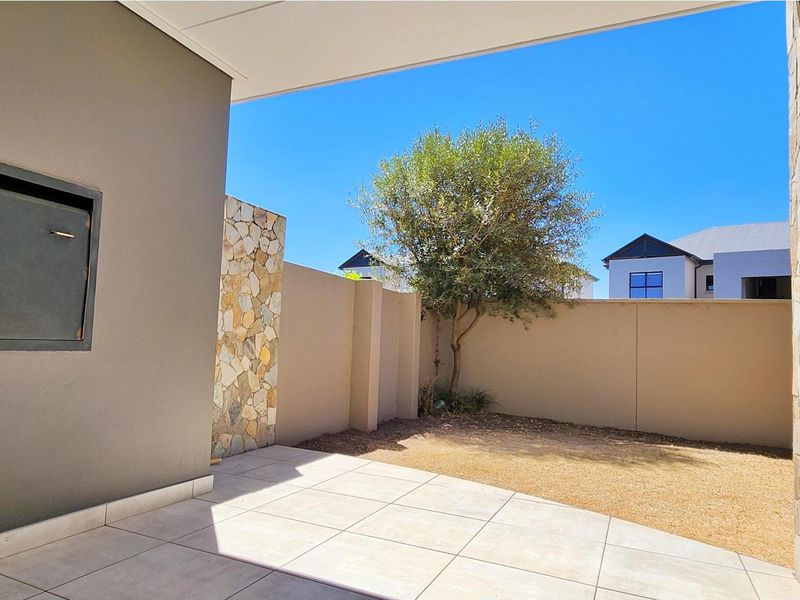 Lovely Ground Floor 3-Bedroom Apartment with Private Garden – Perfect Lock-Up-and-Go Living - Photo 6