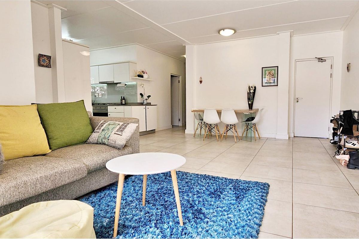 Lovely Ground Floor 3-Bedroom Apartment with Private Garden – Perfect Lock-Up-and-Go Living - Photo 4