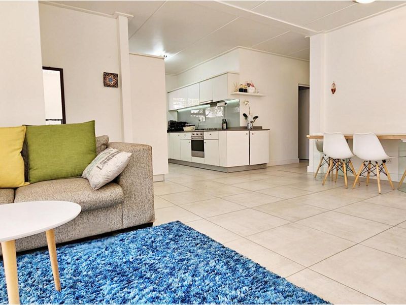 Lovely Ground Floor 3-Bedroom Apartment with Private Garden – Perfect Lock-Up-and-Go Living - Photo 3