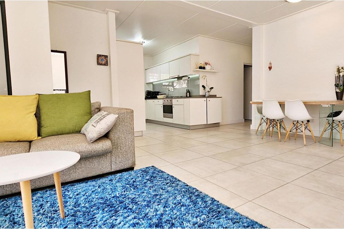 Lovely Ground Floor 3-Bedroom Apartment with Private Garden – Perfect Lock-Up-and-Go Living - Photo 3