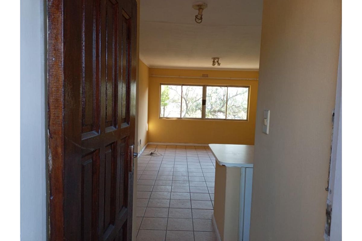Newly Renovated 2-Bedroom Apartment – Prime Buccleuch Location! - Photo 2