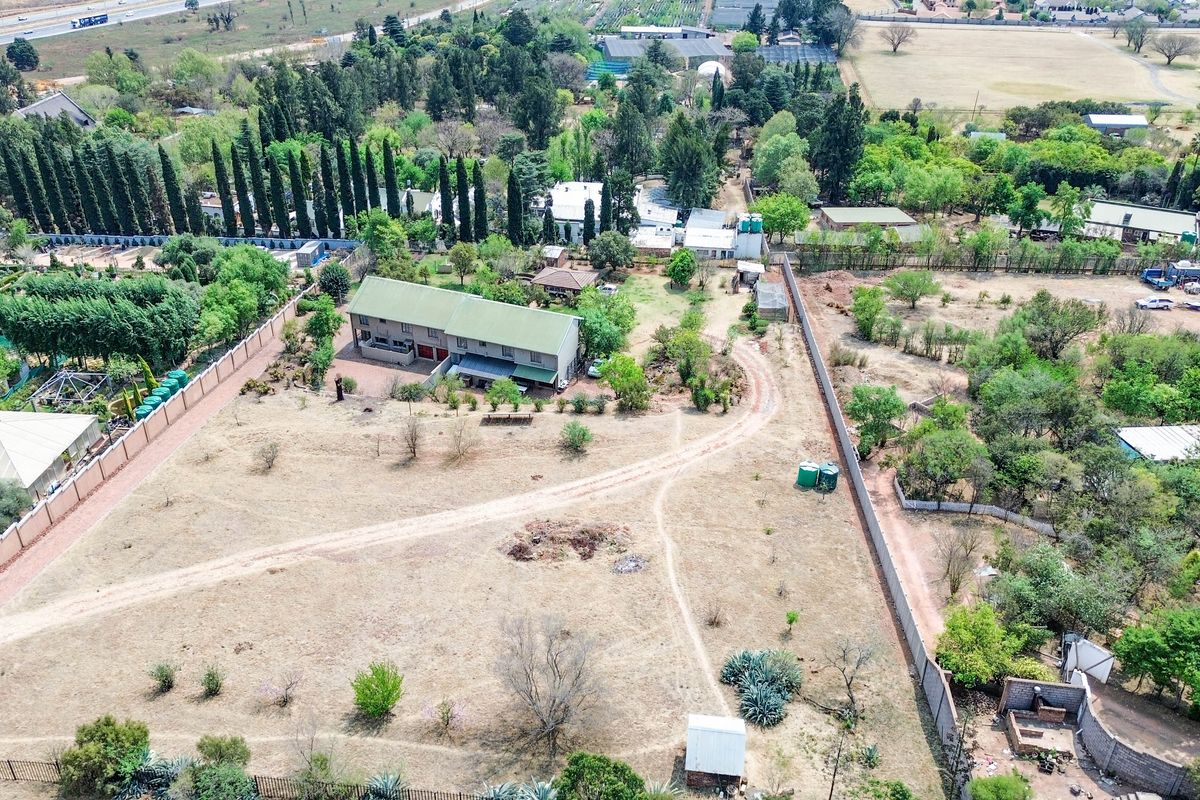 Country Living Meets Modern Comfort – Dual Homes on 10000sq/meter Farmland in Pheasant Hill Estates - Photo 3