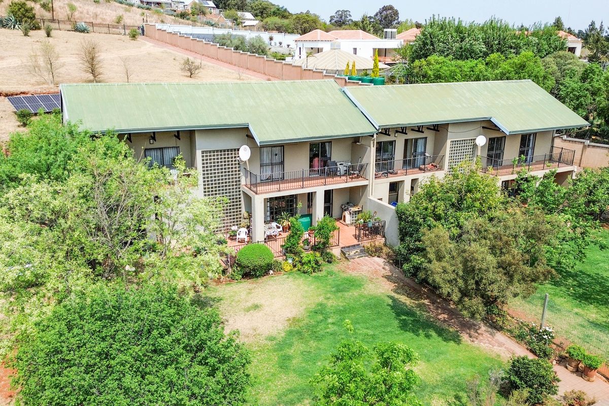 Country Living Meets Modern Comfort – Dual Homes on 10000sq/meter Farmland in Pheasant Hill Estates - Photo 2
