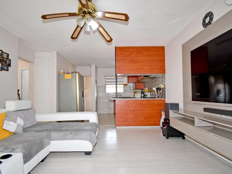 Attractive Ground Floor Apartment in Silwood Complex - Photo 7