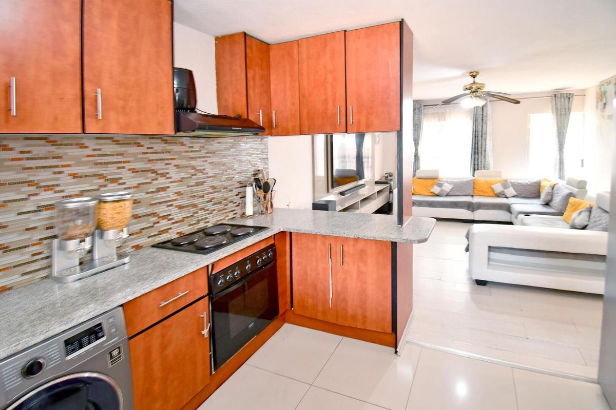 Attractive Ground Floor Apartment in Silwood Complex - Photo 5