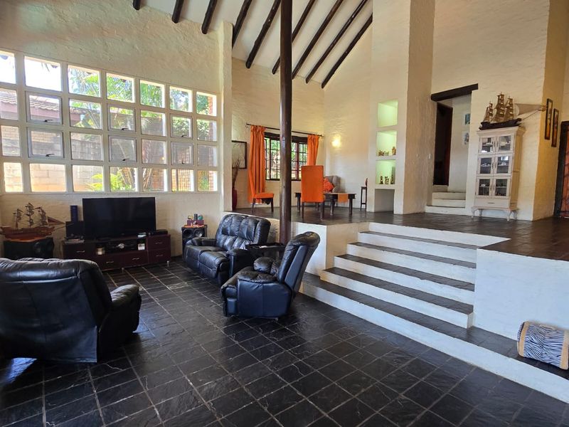 Spacious 5-Bedroom Family Residence — Perfect for the Whole Family and More! - Photo 9