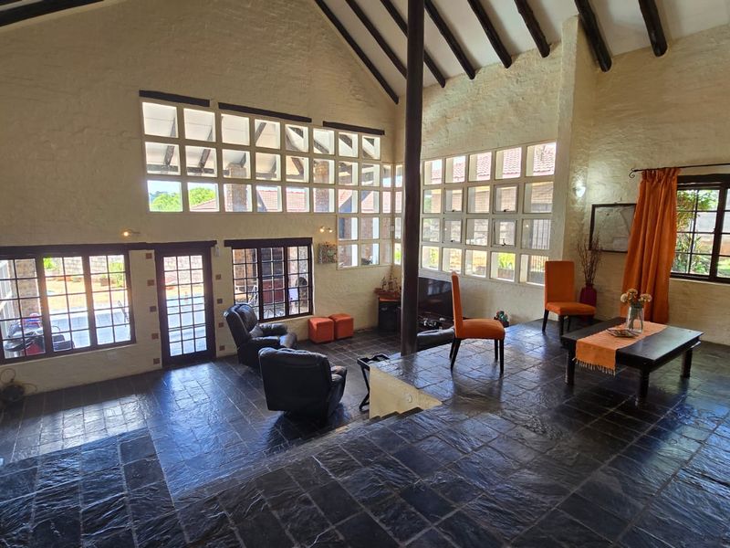 Spacious 5-Bedroom Family Residence — Perfect for the Whole Family and More! - Photo 8