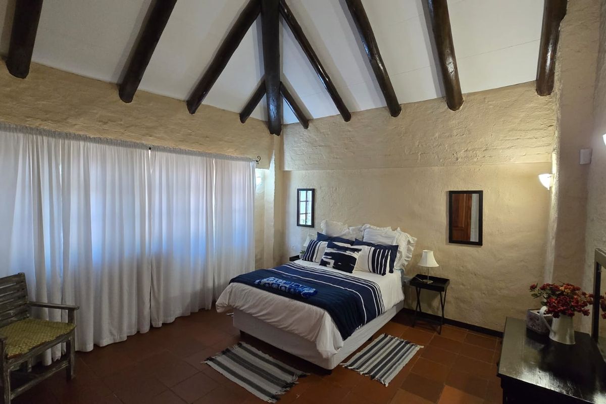 Spacious 5-Bedroom Family Residence — Perfect for the Whole Family and More! - Photo 4