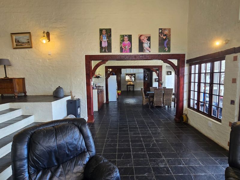 Spacious 5-Bedroom Family Residence — Perfect for the Whole Family and More! - Photo 10