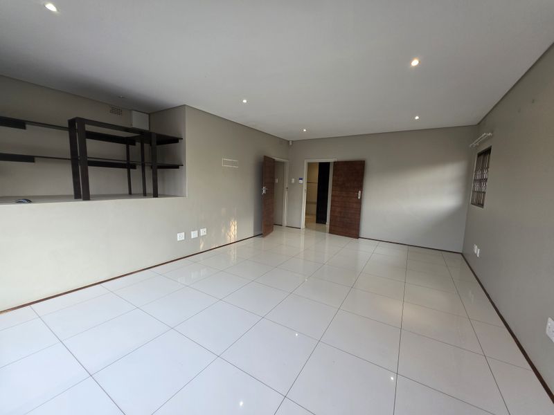 Exceptional Family Residence with Two Additional Flatlets - Photo 9