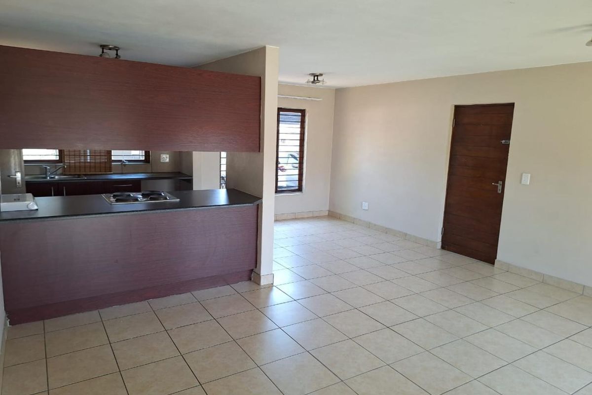 Warm, Wonderful, Convenient Home in Waterfall Heights - Photo 4