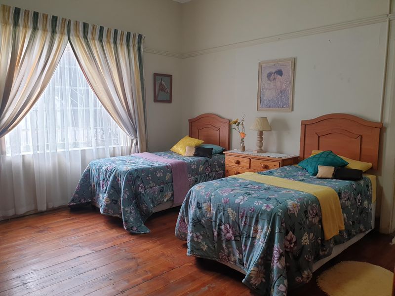 Old world charm with modern fixings - Photo 7