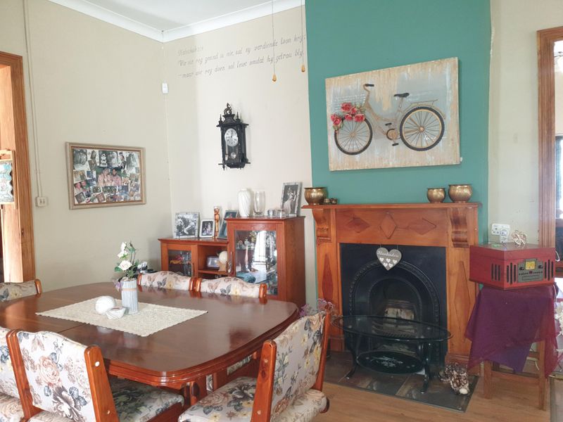 Old world charm with modern fixings - Photo 5