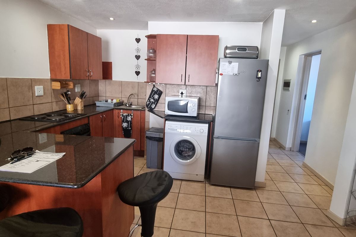 Exquisite & very spacious! - Photo 5