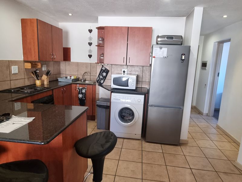 Exquisite & very spacious! - Photo 5