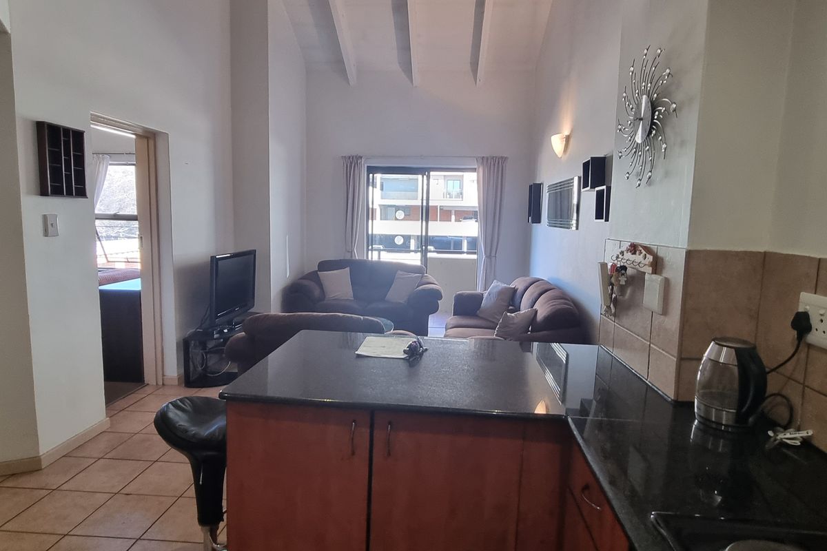 Exquisite & very spacious! - Photo 4