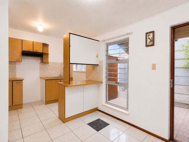 Spacious 3 Bedroom Duplex with Flatlet in Summer Greens, Milnerton - Photo 6