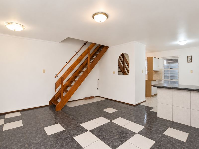 Spacious 3 Bedroom Duplex with Flatlet in Summer Greens, Milnerton - Photo 4
