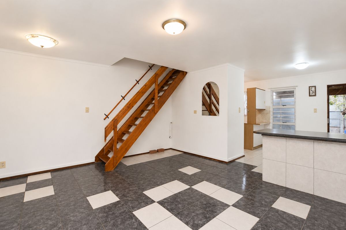 Spacious 3 Bedroom Duplex with Flatlet in Summer Greens, Milnerton - Photo 4