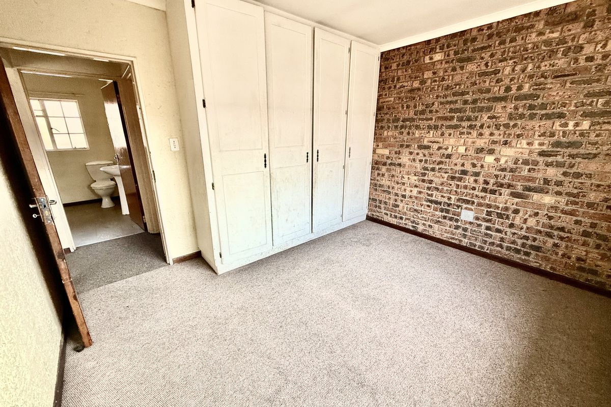 Bargain 2 Bedroom flat - Photo 5