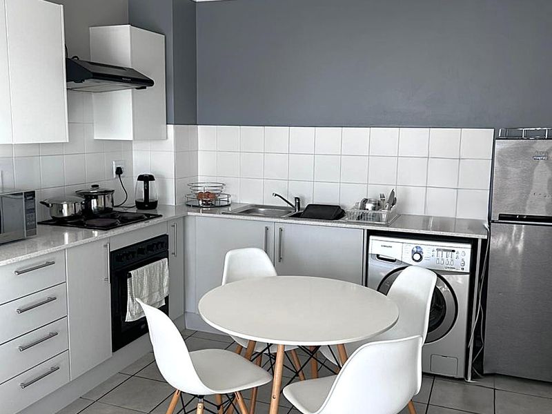 Modern, Secure Apartment for Sale in Parklands, Blouberg - Photo 10