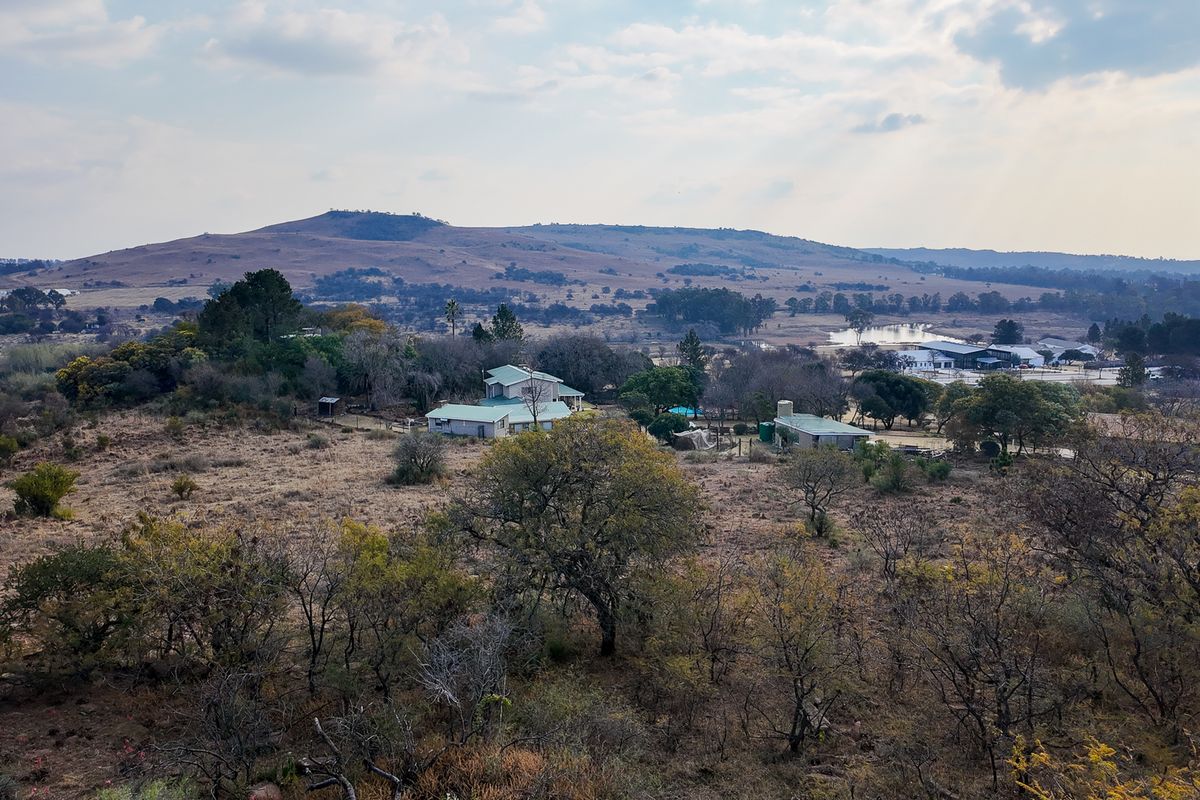 🌾 Invest on the R82 – Stunning Views, Tranquil Setting, Limitless Potential Property Highlights - Photo 4