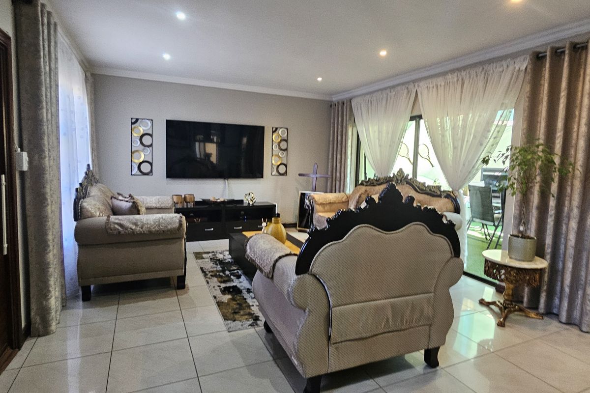 Modern Lifestyle Property in Secure Gated Complex - Photo 5