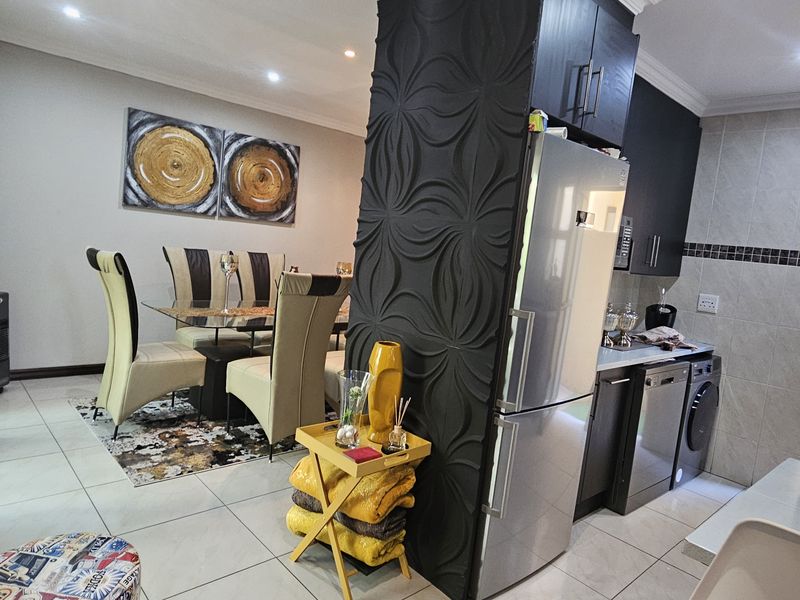 Modern Lifestyle Property in Secure Gated Complex - Photo 9