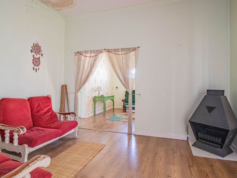 Spacious 3-Bedroom Home with Big Garden & Flatlet Potential – A Renovator’s Dream - Photo 9