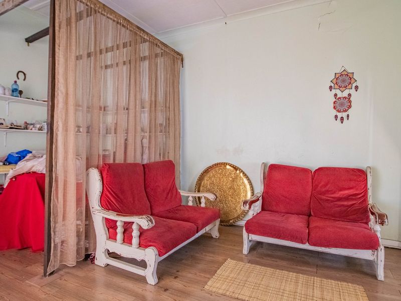 Spacious 3-Bedroom Home with Big Garden & Flatlet Potential – A Renovator’s Dream - Photo 8