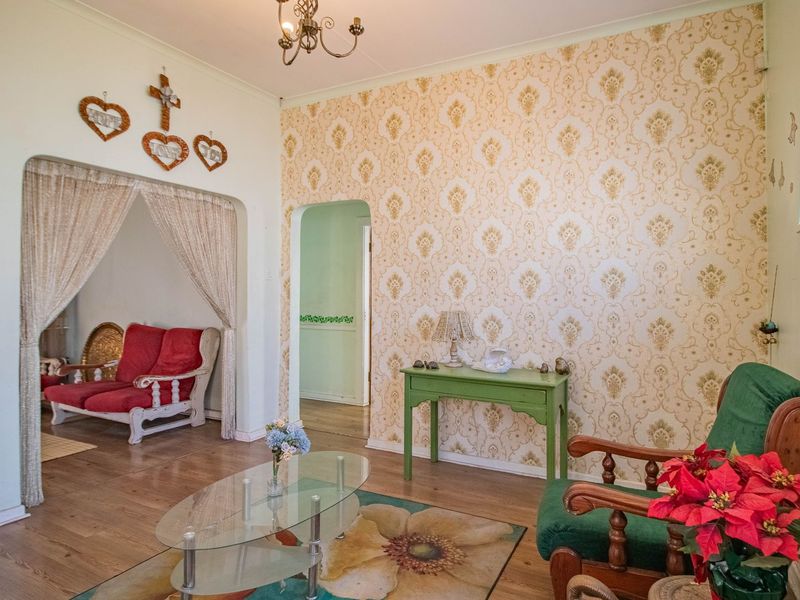 Spacious 3-Bedroom Home with Big Garden & Flatlet Potential – A Renovator’s Dream - Photo 7