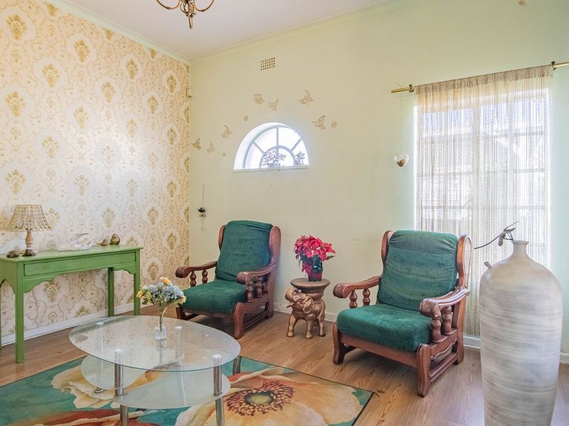 Spacious 3-Bedroom Home with Big Garden & Flatlet Potential – A Renovator’s Dream - Photo 6