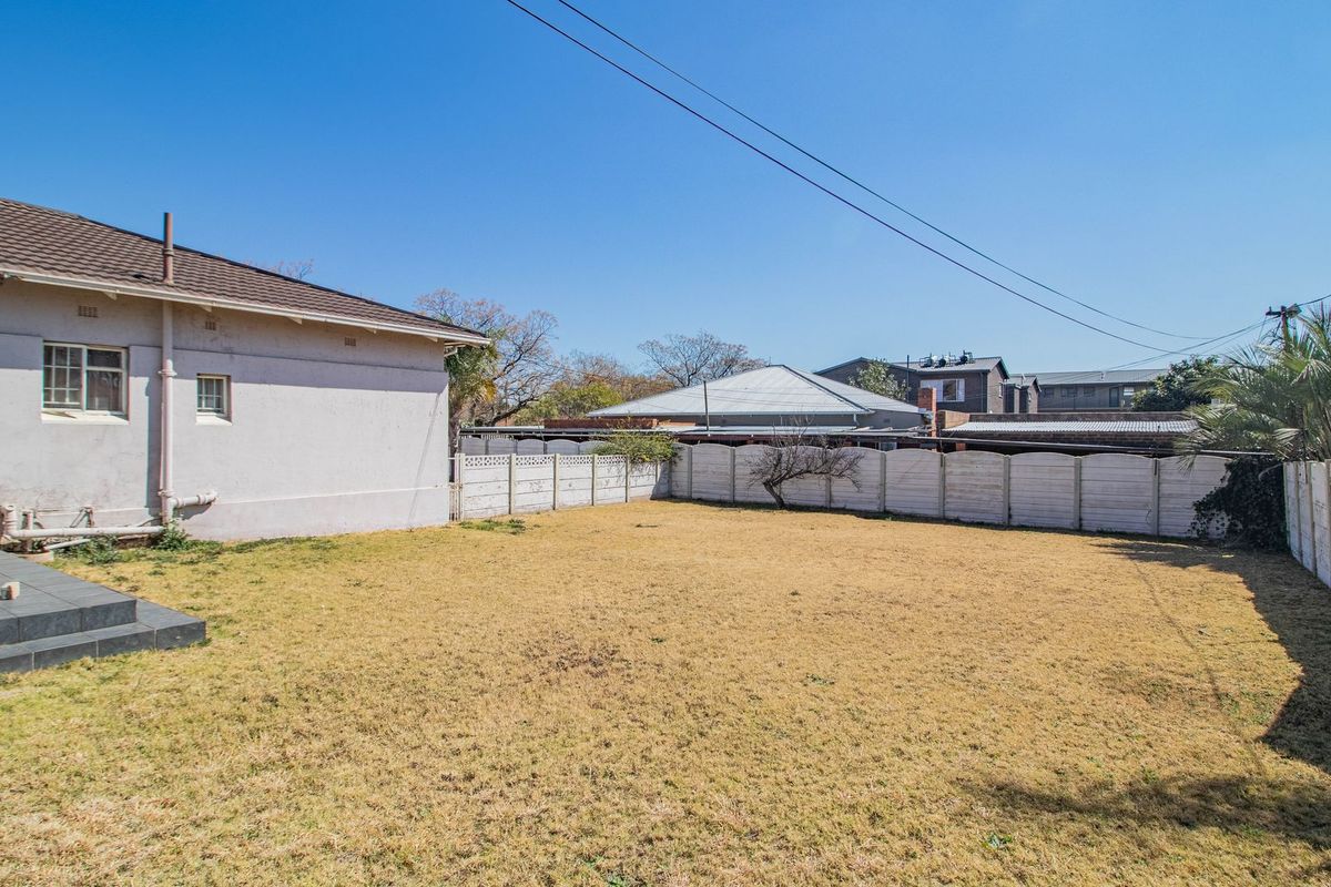 Spacious 3-Bedroom Home with Big Garden & Flatlet Potential – A Renovator’s Dream - Photo 4